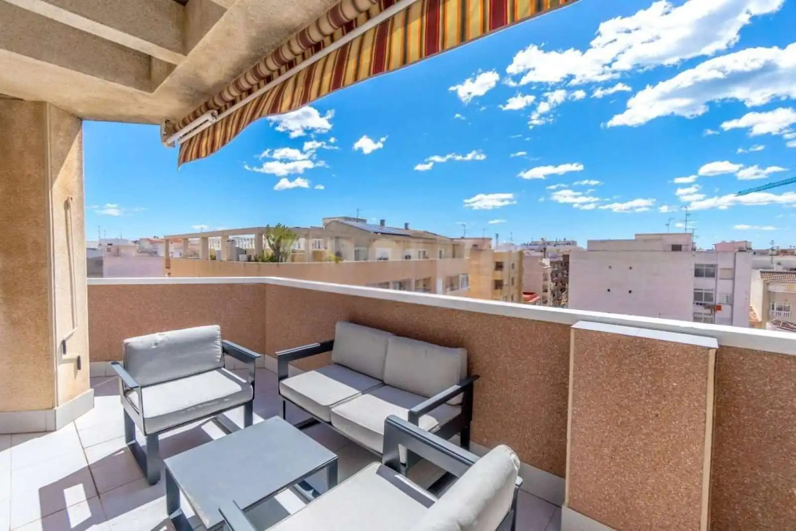 Terraza de Apartamento para compartir en Torrevieja con Aire acondicionado, Calefacción y Terraza