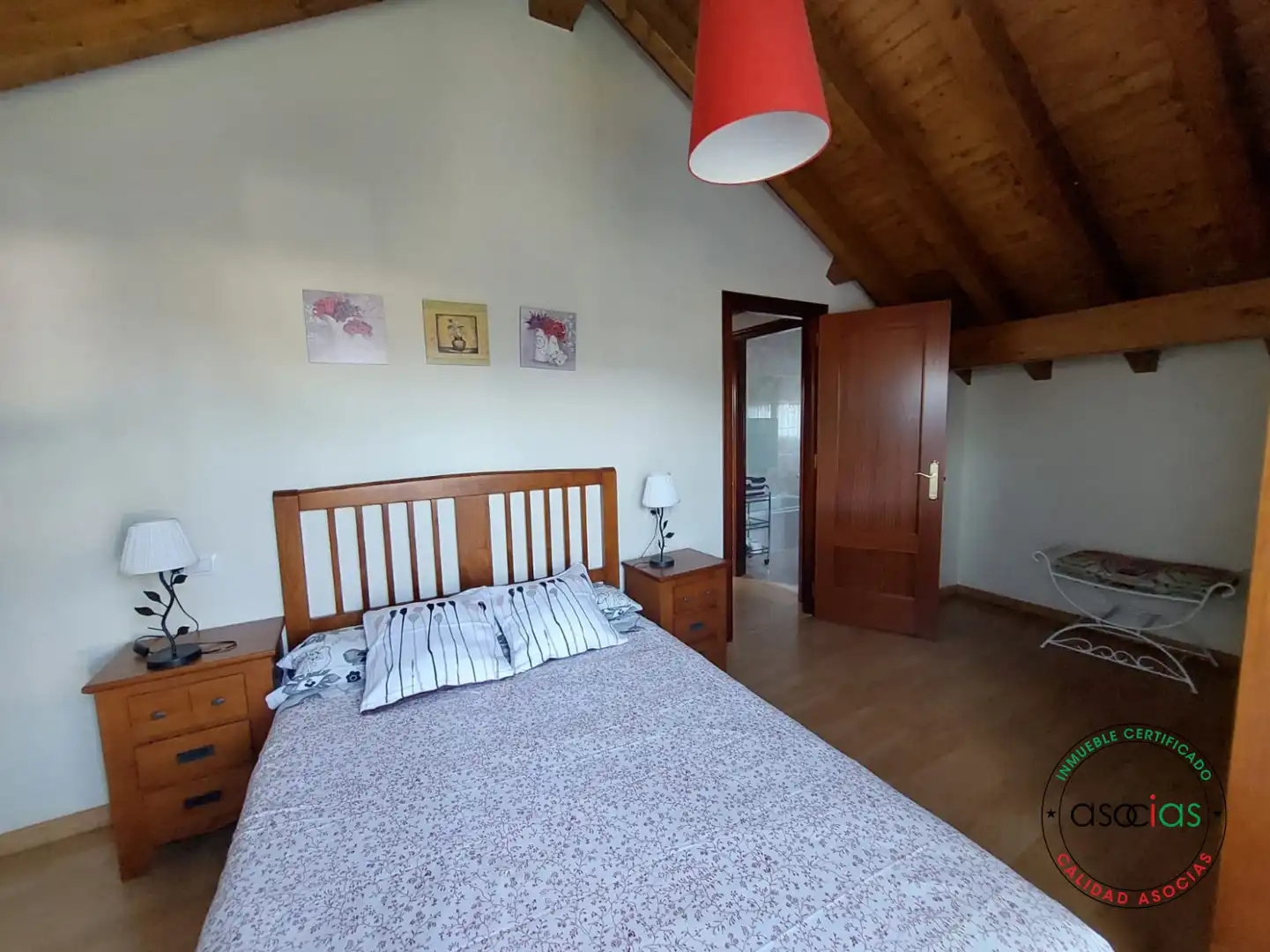 Dormitori de Casa o xalet en venda en Parres amb Calefacció, Jardí privat i Terrassa