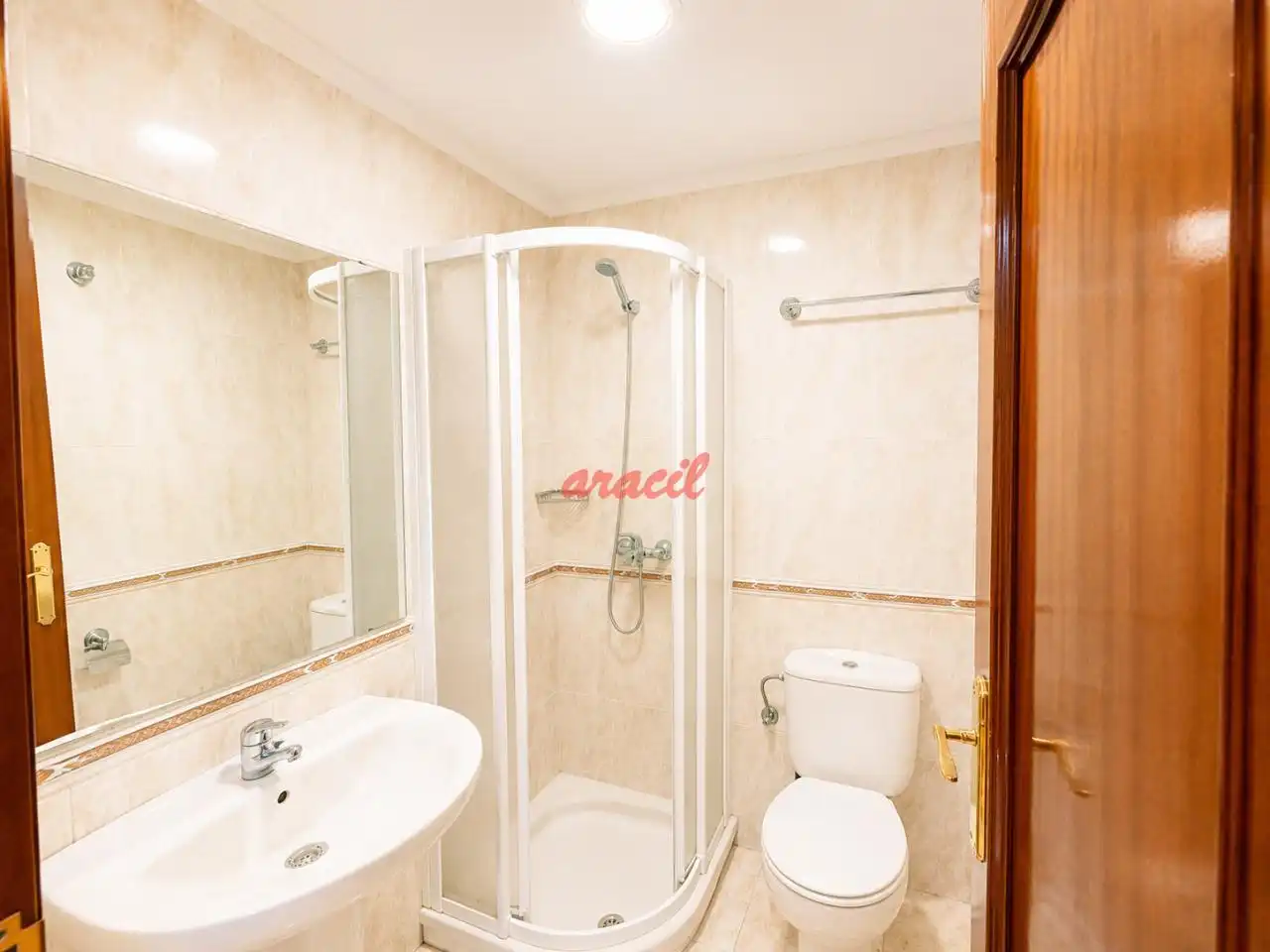 Bany de Apartament de lloguer en Ourense Capital  amb Calefacció, Moblat i Balcó