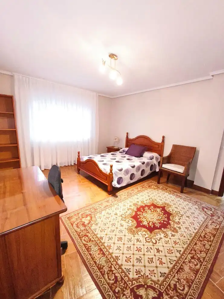 Dormitori de Casa o xalet de lloguer en A Coruña Capital  amb Calefacció, Jardí privat i Terrassa