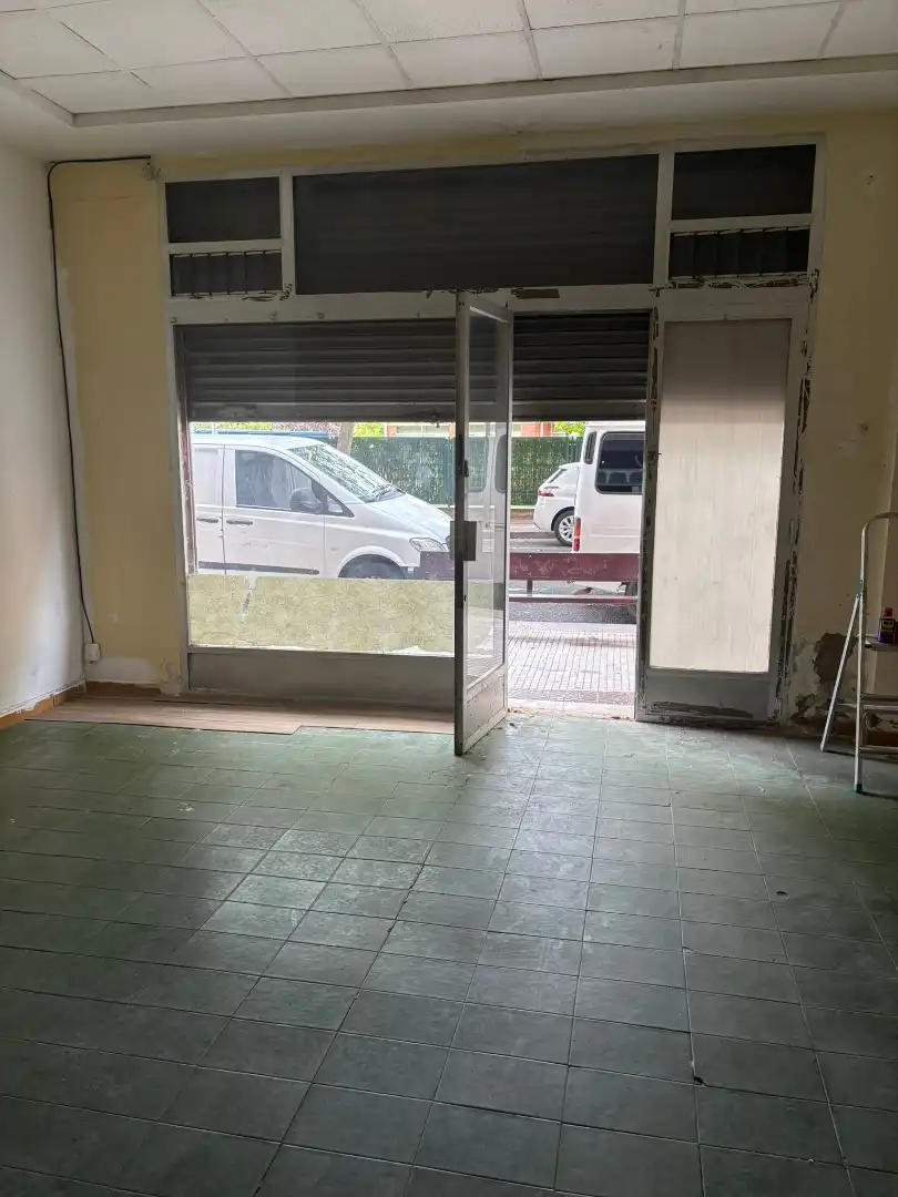 Local comercial en venta en Calle Escuelas Pías 31, imagen 2