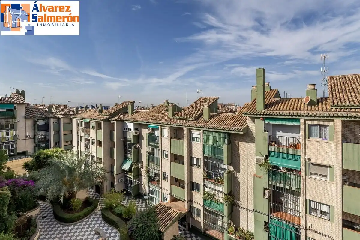 Exterior view of Flat for sale in Granada  with Air Conditioner, Heating and Terrace