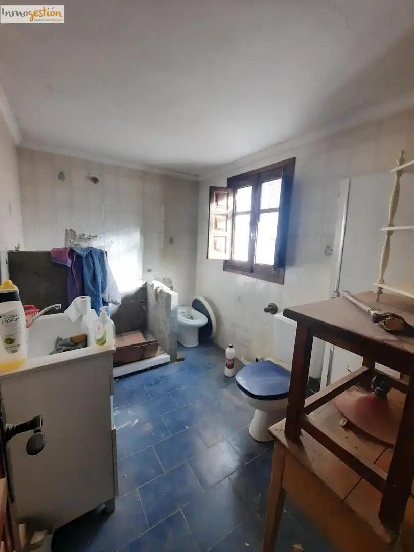 Bathroom of Houses for sale in Tudela de Duero  with Heating and Private garden
