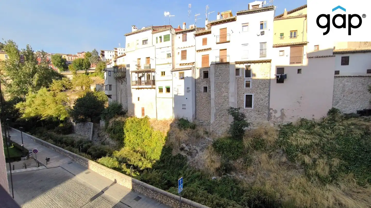 Außenansicht von Wohnung zur Miete in Cuenca mit Heizung, Terrasse und Möbliert
