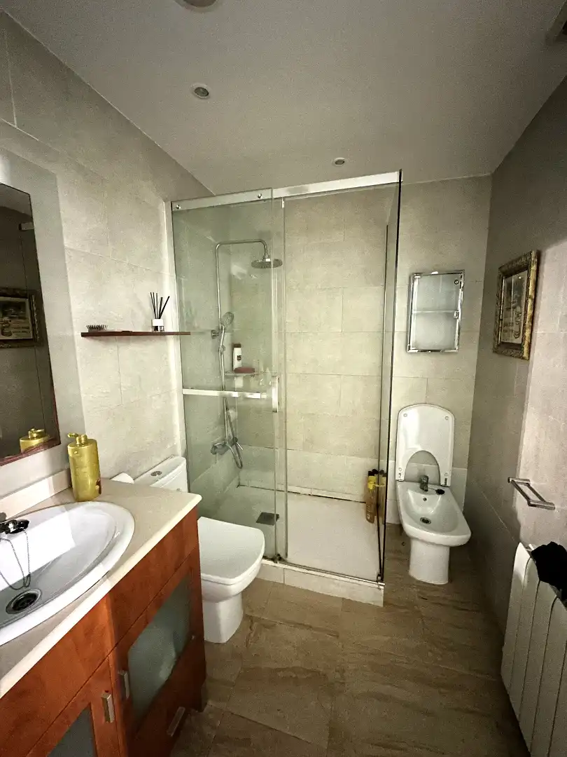 Bathroom of Study for sale in Badalona  with Air Conditioner, Heating and Furnished