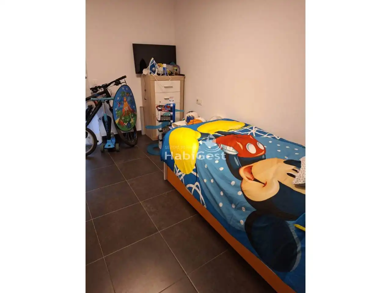 Schlafzimmer von Maisonette zum Verkauf in Sils mit Klimaanlage, Terrasse und Gemeinschaftspool