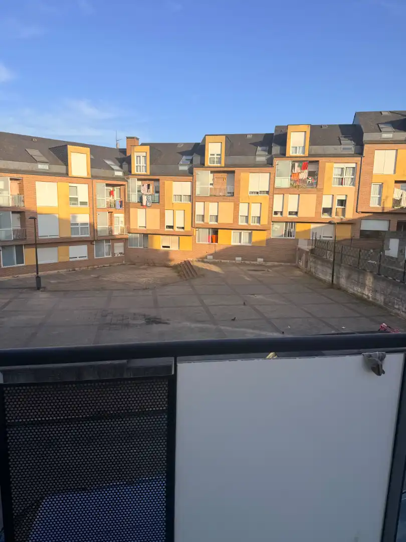 Piso con balcón en venta en Calle de Emilio de Mier 1, imagen 24