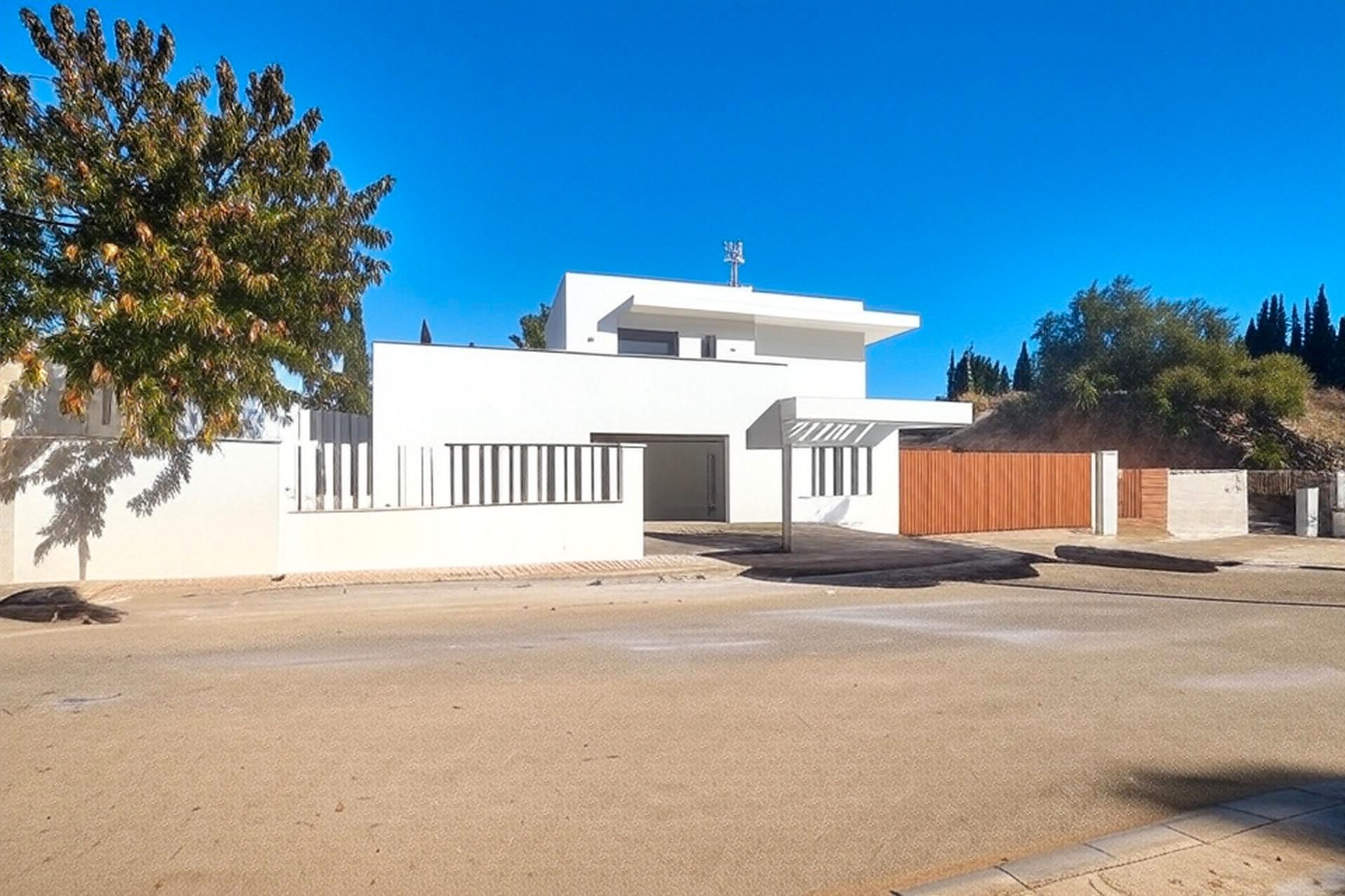 Vista exterior de Casa o xalet en venda en Mijas amb Aire condicionat, Jardí privat i Terrassa