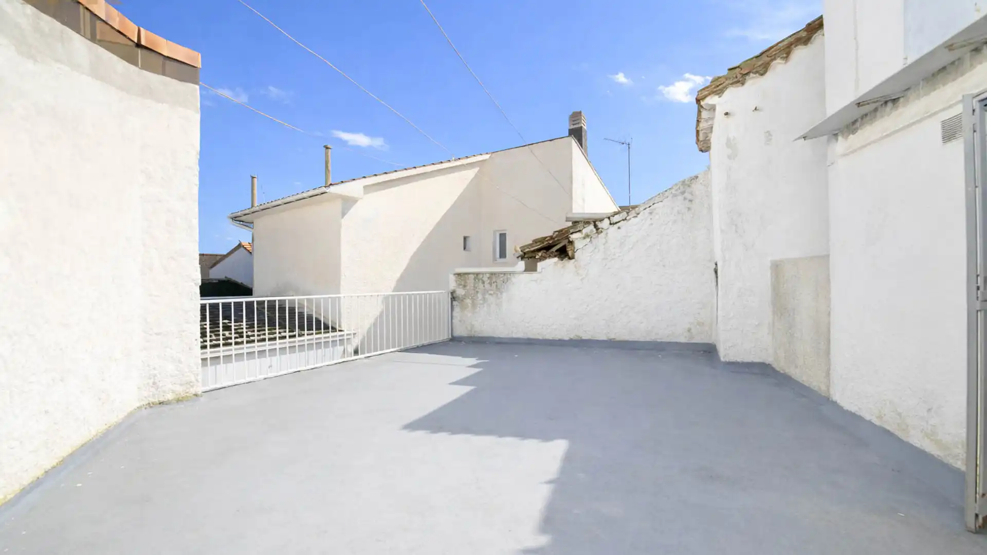 Terrace of Houses for sale in Miraflores de la Sierra  with Storage room and Furnished