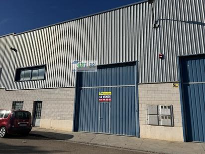 Exterior view of Industrial buildings for sale in Cadrete