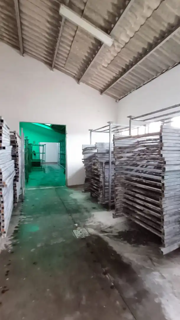 Fabrikhallen zum Verkauf in Tineo
