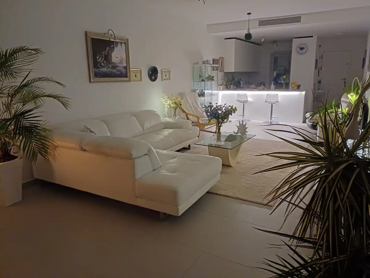 Sala d'estar de Apartament en venda en Benalmádena amb Aire condicionat, Terrassa i Jacuzzi