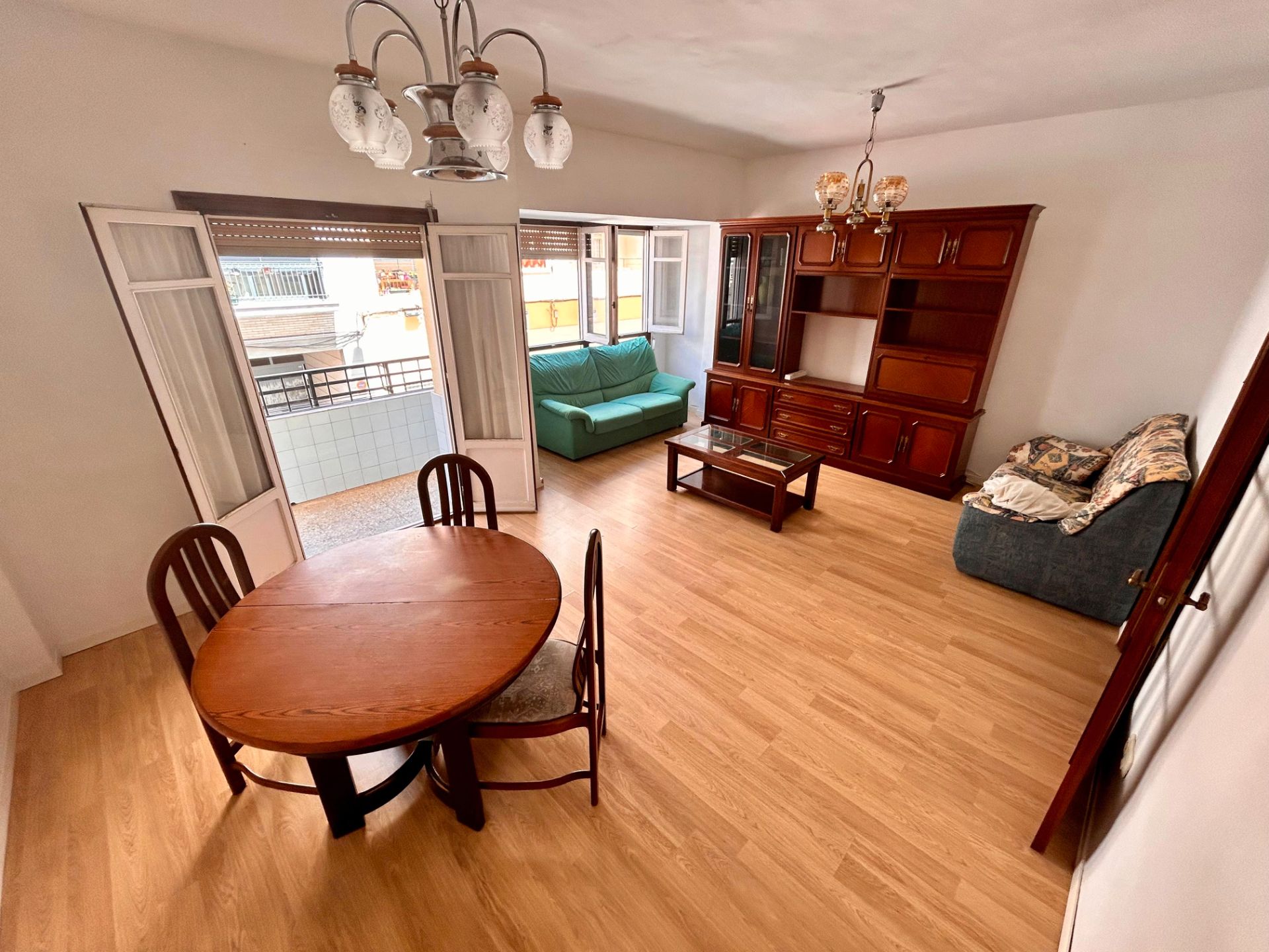 Sala de estar de Piso en venta en Alicante / Alacant con Parquet, Amueblado y Horno