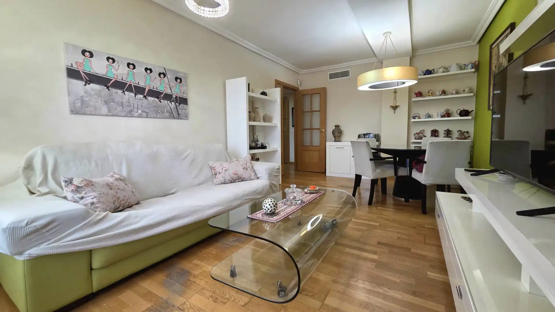Wohnzimmer von Dachboden zum Verkauf in Fuenlabrada mit Klimaanlage, Heizung und Privatgarten