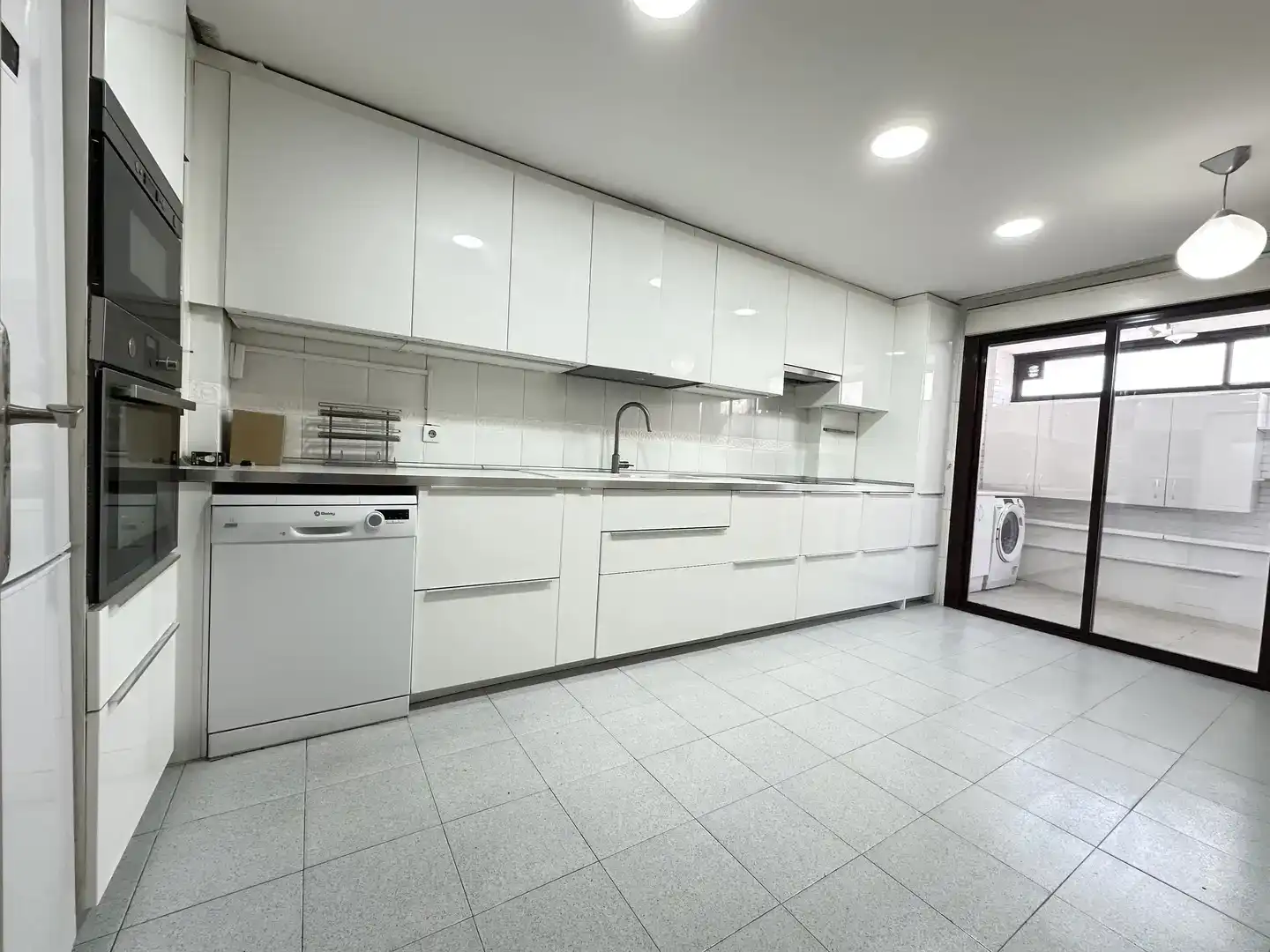 Cocina de Casa o chalet en venta en Madrid con Aire acondicionado, Jardín privado y Parquet