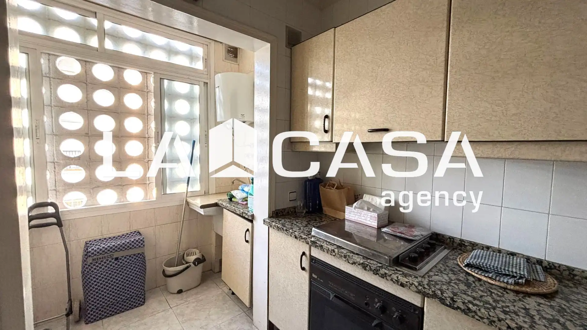 Cocina de Piso en venta en  Sevilla Capital con Terraza