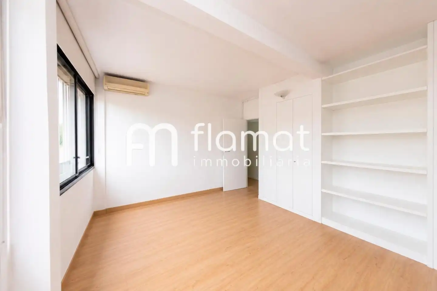 Schlafzimmer von Wohnung zum Verkauf in Barcelona mit Klimaanlage