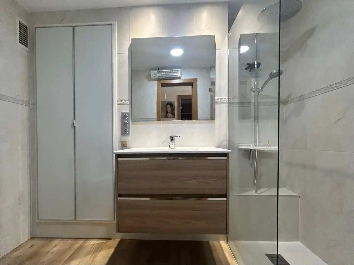 Bathroom of Flat for sale in Silla  with Air Conditioner, Storage room and Swimming Pool