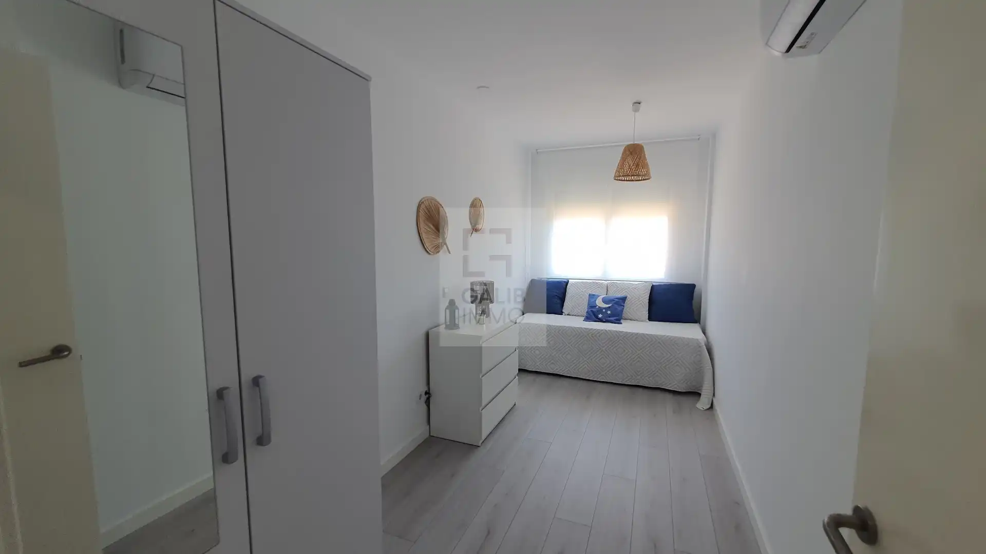 Schlafzimmer von Einfamilien-Reihenhaus zum Verkauf in Empuriabrava mit Klimaanlage, Terrasse und Möbliert