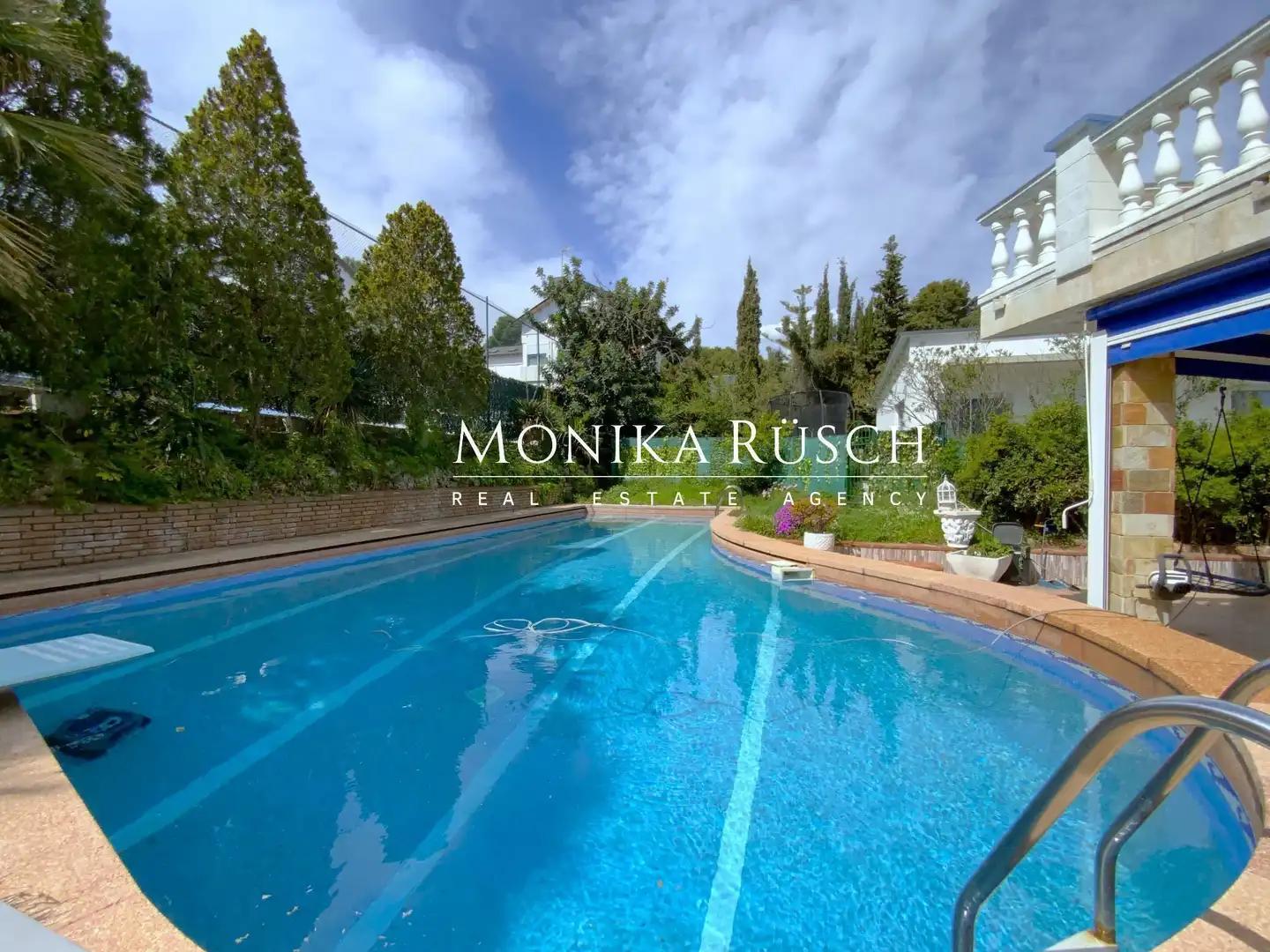 Casa amb jardí en venda a Montmar