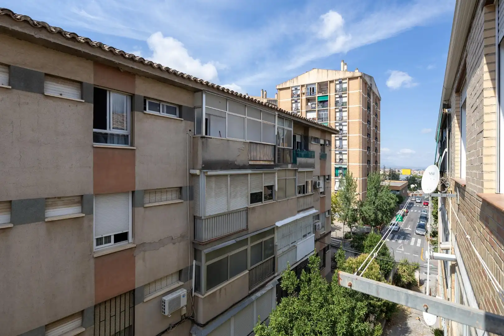 Vista exterior de Pis en venda en Granada amb Calefacció, Terrassa i Traster