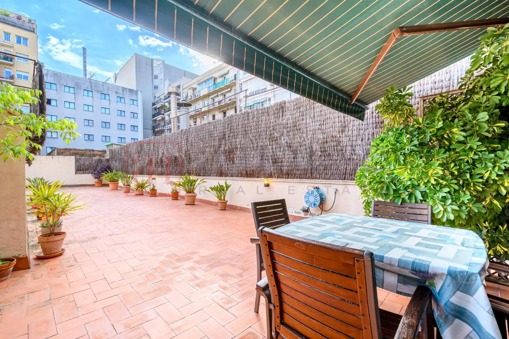 Piso con terraza en venta en Carrer d'Entença, imagen 2