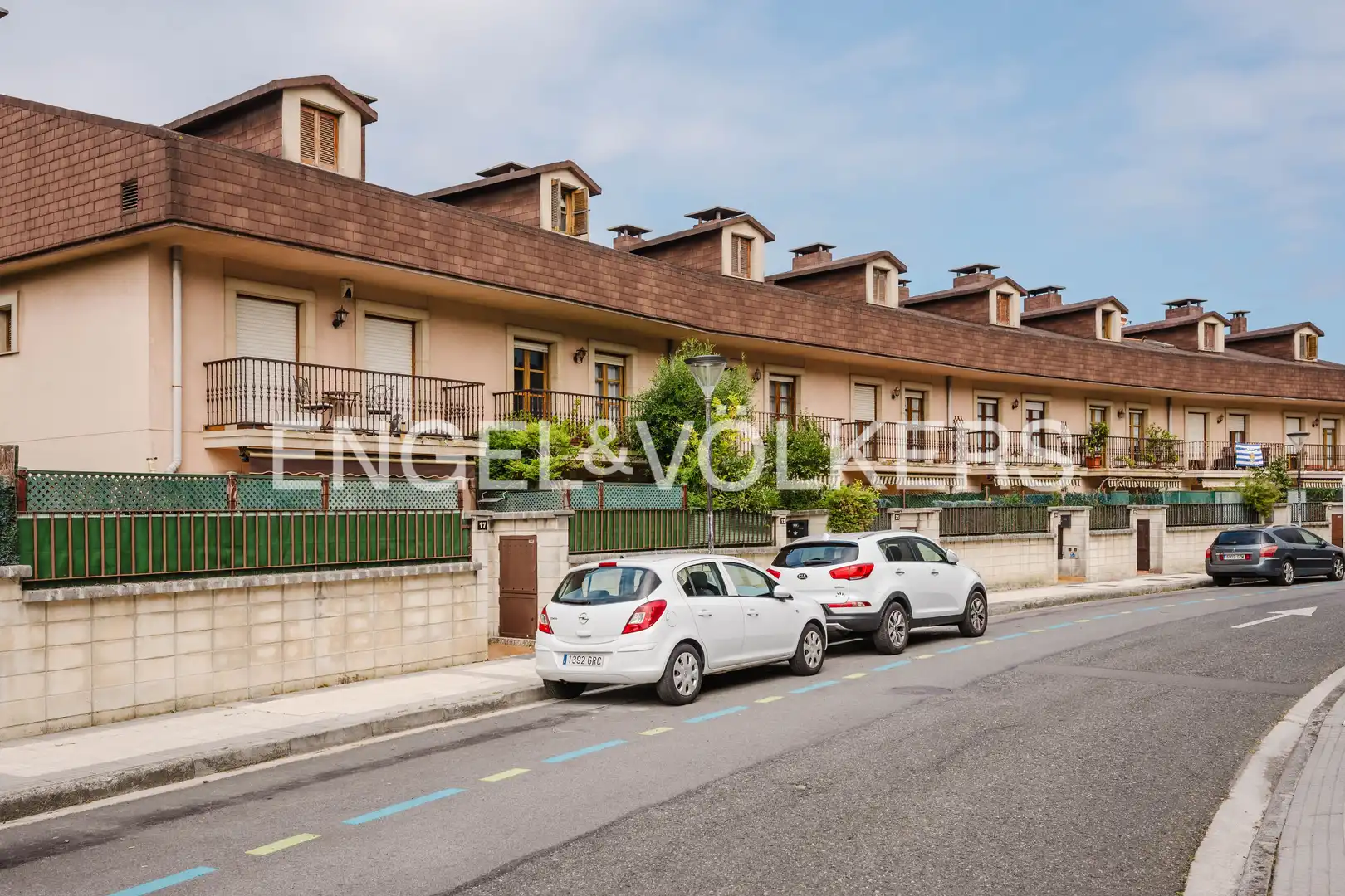 Vista exterior de Casa adosada en venda en Donostia - San Sebastián  amb Calefacció, Jardí privat i Balcó