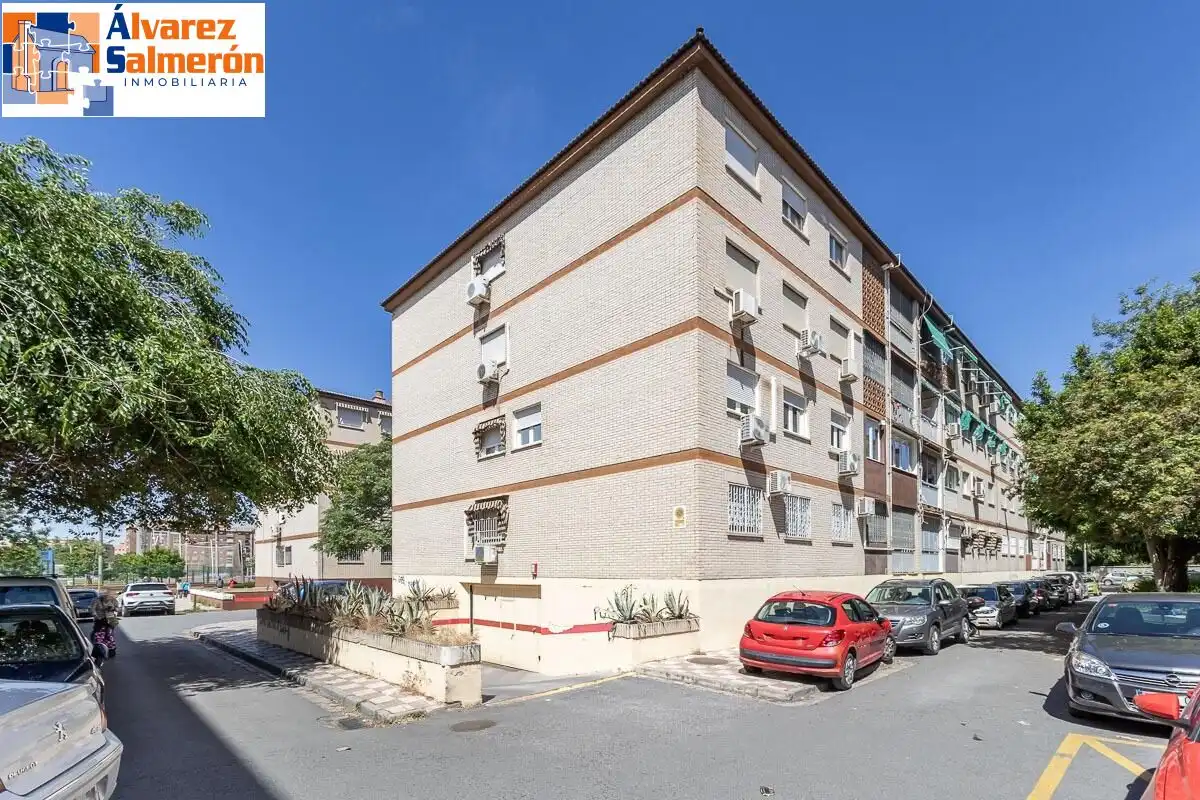 Vista exterior de Pis en venda en Granada amb Aire condicionat i Calefacció