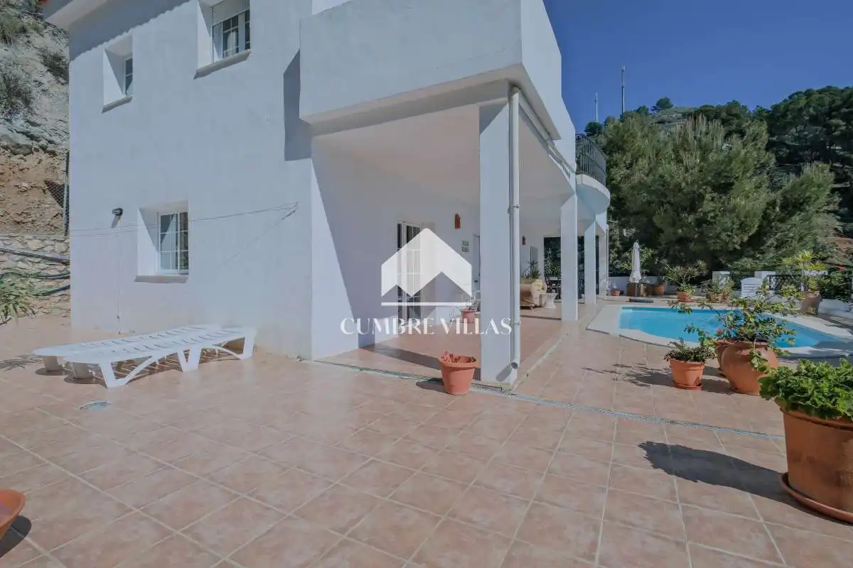 Vista exterior de Casa o xalet en venda en Almuñécar amb Calefacció, Jardí privat i Terrassa