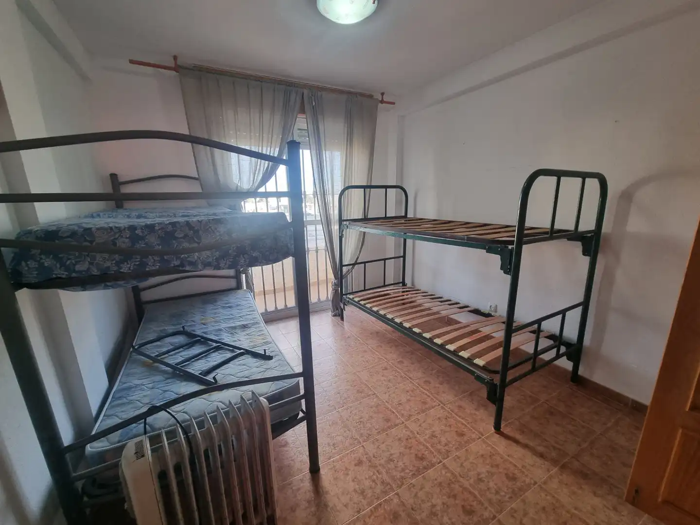 Dormitori de Casa o xalet de lloguer en Almería amb Jardí privat, Terrassa i Traster