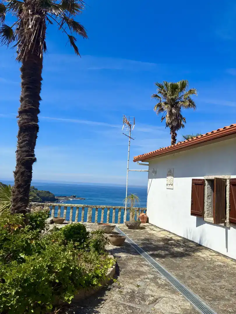 Vista exterior de Casa o xalet de lloguer en Sanxenxo amb Balcó