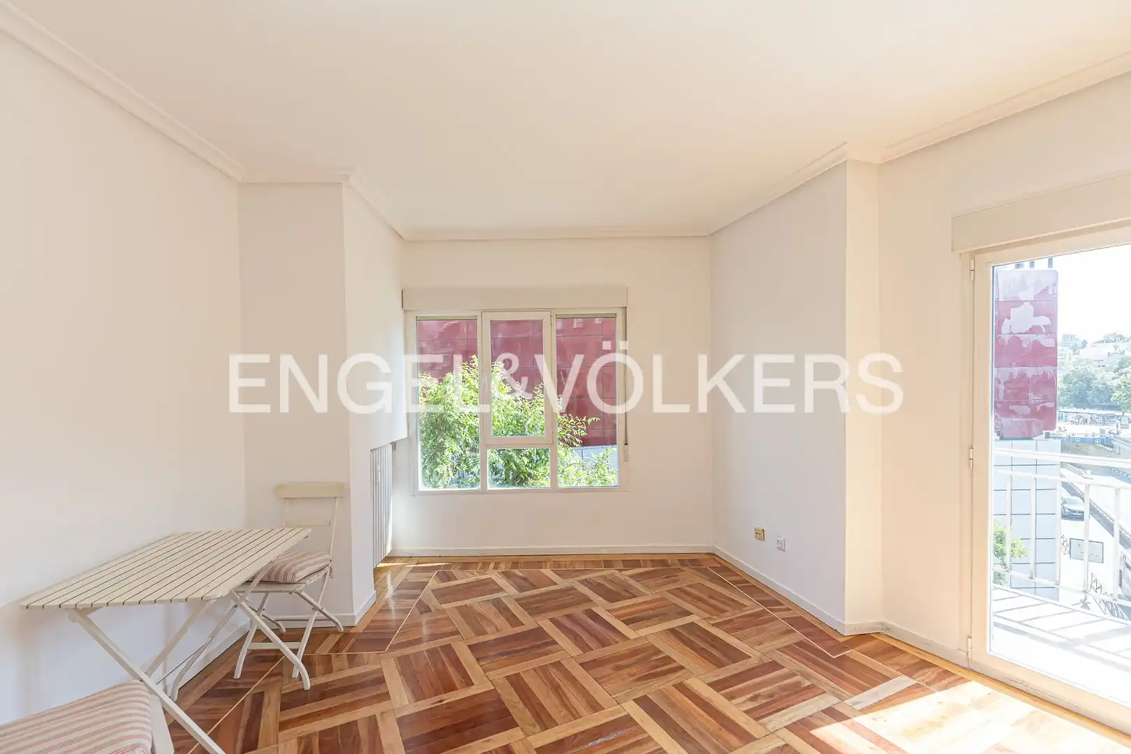 Living room of Flat for rent in Madrid  with Air Conditioner, Heating and Parquet flooring