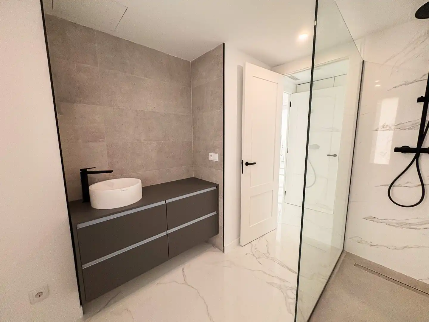 Baño de Casa o chalet en venta en El Campello con Aire acondicionado, Calefacción y Jardín privado