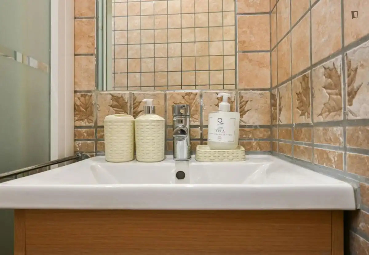 Badezimmer von Wohnungen zur Miete in Madrid mit Klimaanlage, Heizung und Möbliert