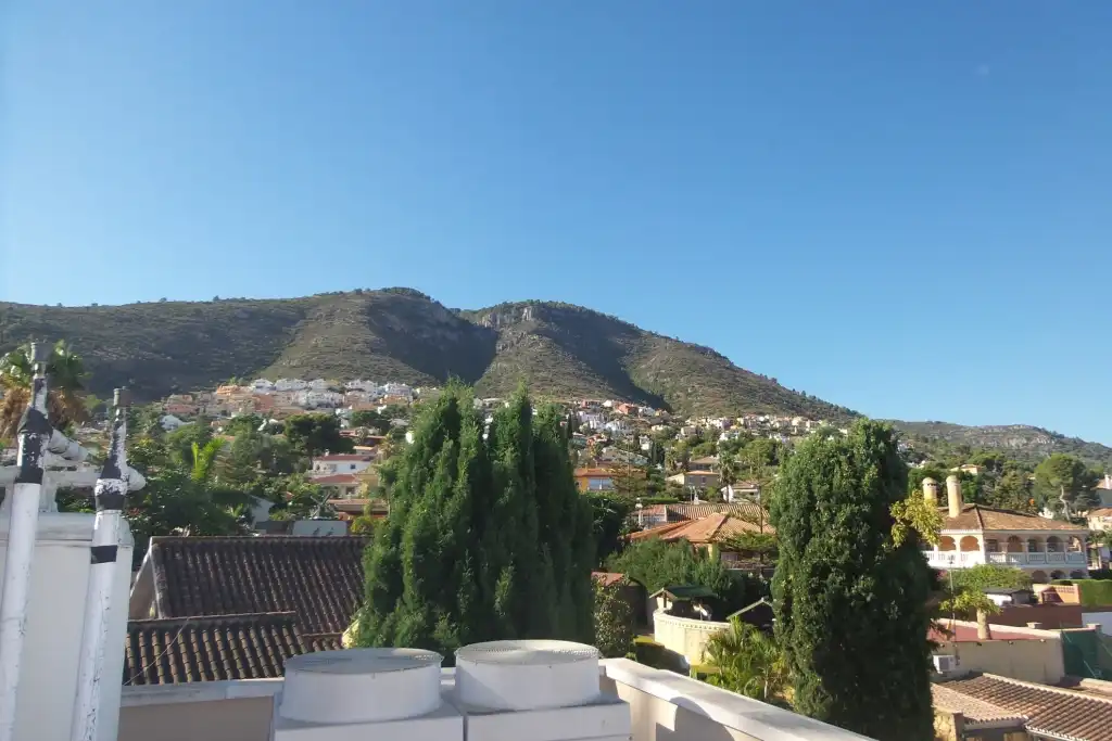 Vista exterior de Casa o xalet en venda en Alhaurín de la Torre amb Aire condicionat, Jardí privat i Piscina