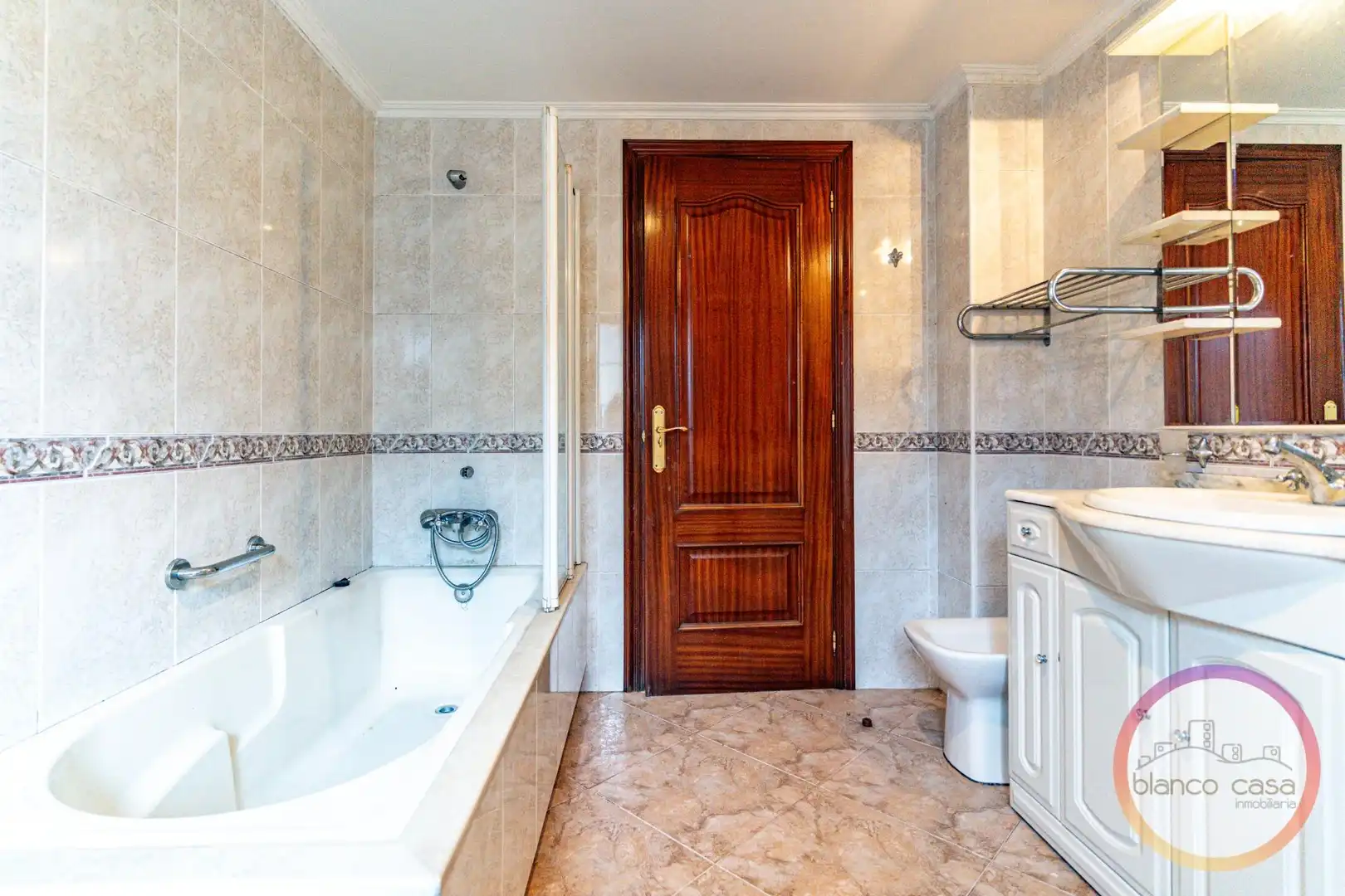 Badezimmer von Haus oder Chalet zum Verkauf in A Laracha   mit Heizung und Möbliert
