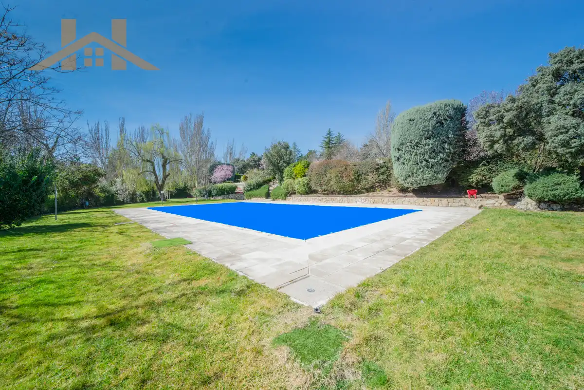 Swimming pool of Detached homes for sale in Galapagar  with Air Conditioner, Heating and Private garden