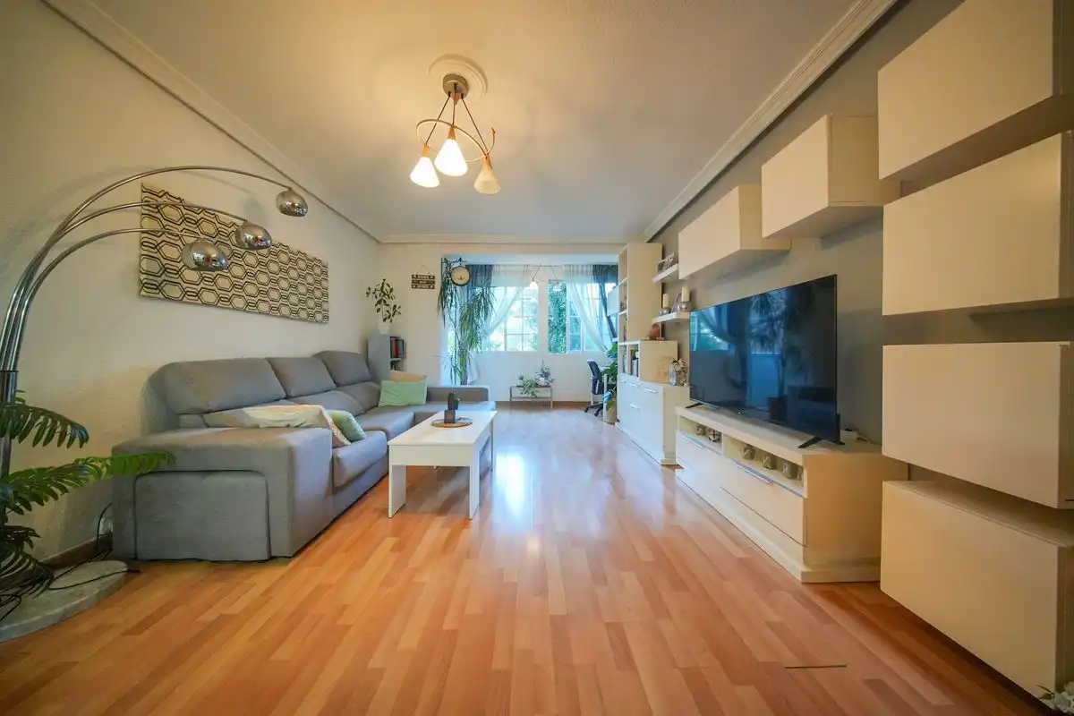 Sala de estar de Planta baja en venta en Móstoles con Calefacción, Jardín privado y Terraza