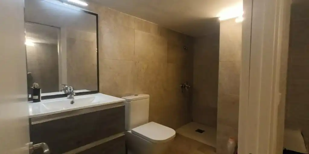 Bathroom of Duplexes for sale in Madrid  with Air Conditioner, Heating and Storage room