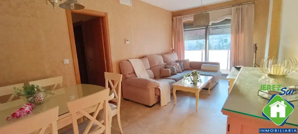 Sala d'estar de Pis en venda en Jerez de la Frontera amb Aire condicionat, Terrassa i Piscina comunitària