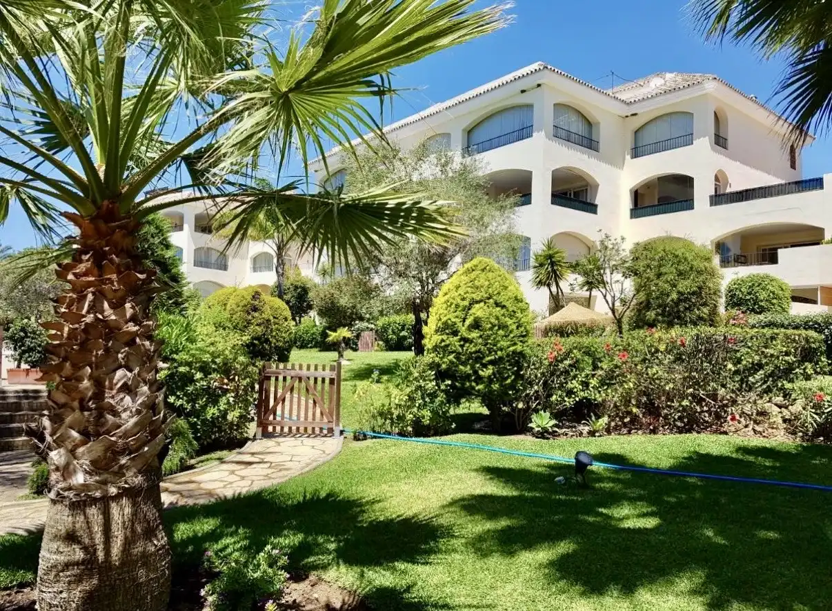 Jardí de Apartament de lloguer en Marbella amb Aire condicionat, Terrassa i Piscina