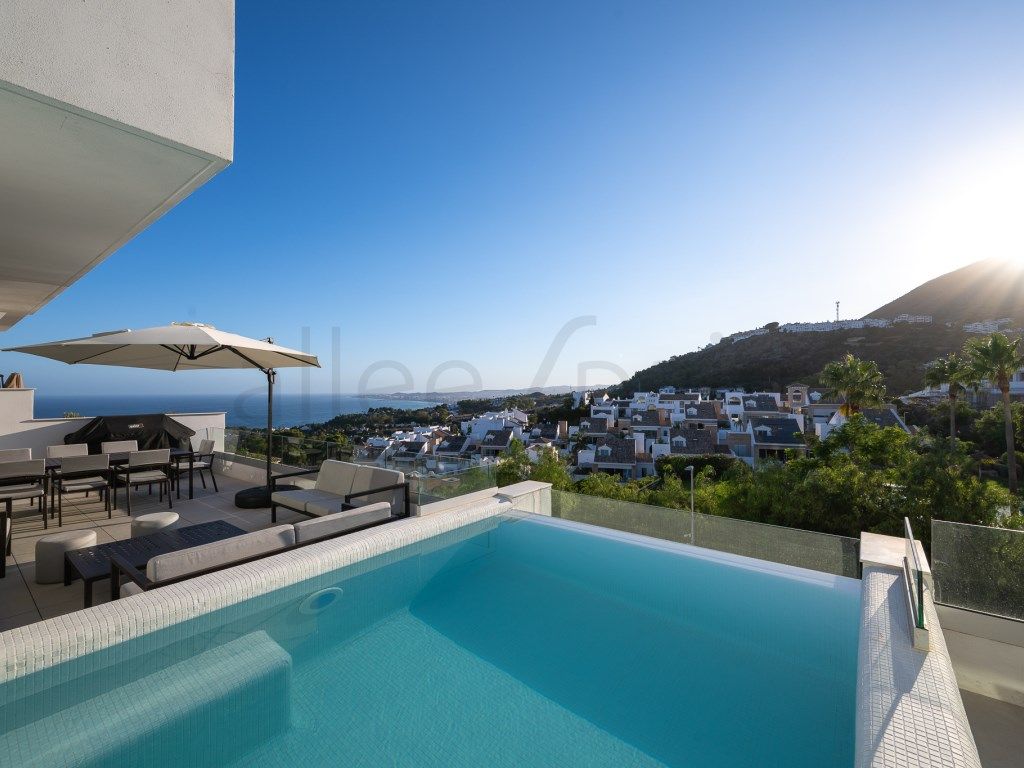 Exterior view of Single-family semi-detached for sale in Benalmádena