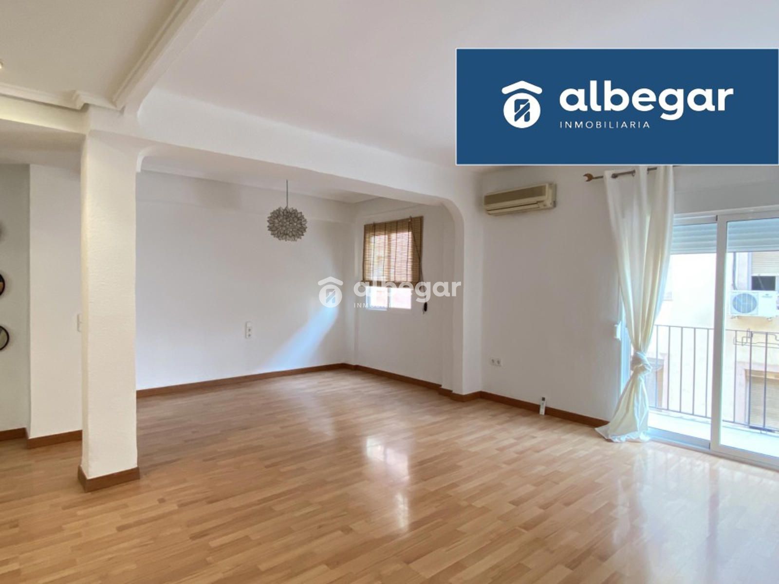 Exterior view of Flat to rent in  Valencia Capital  with Air Conditioner, Parquet flooring and Terrace