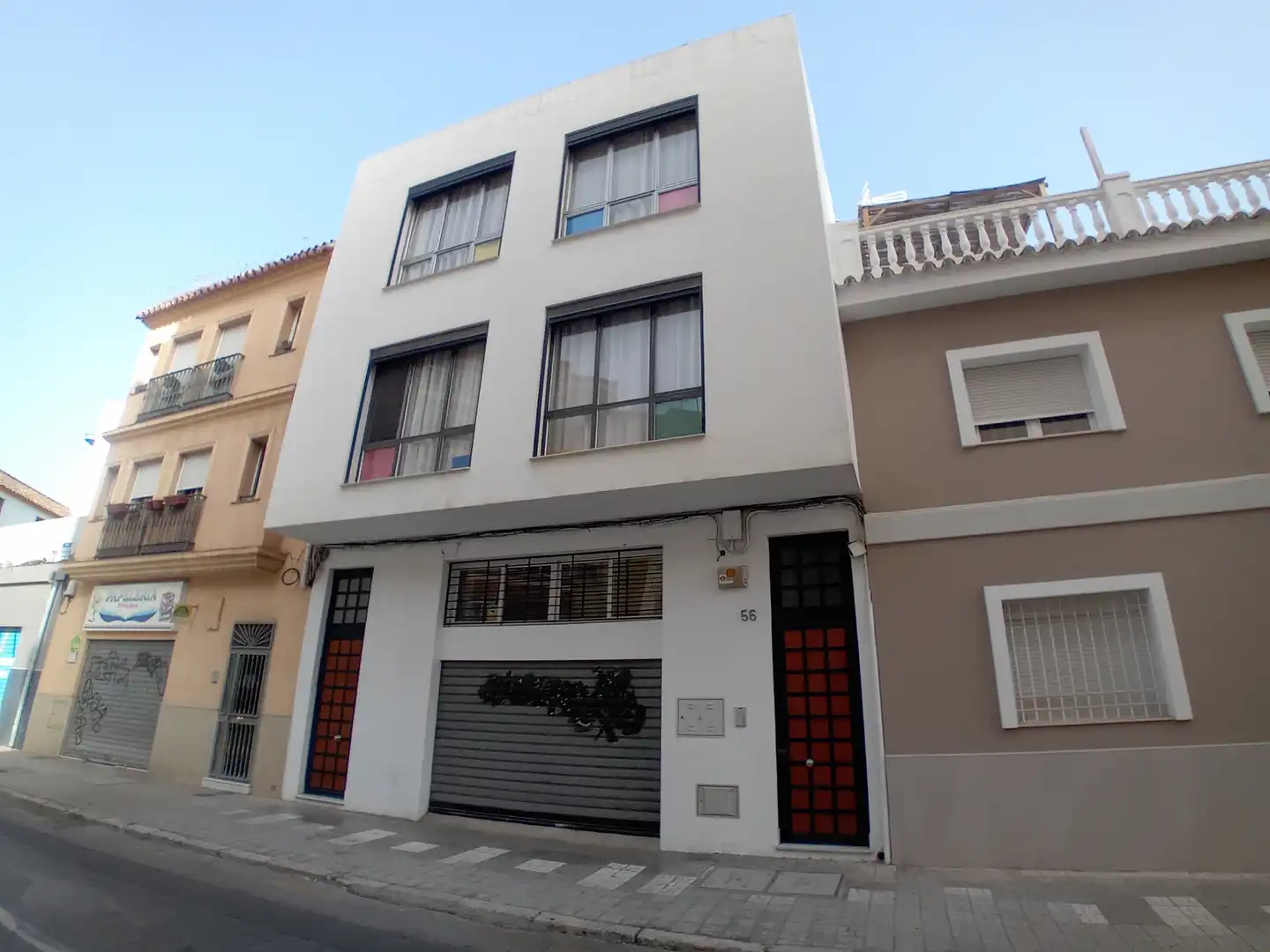 Vista exterior de Casa adosada en venda en Málaga amb Piscina