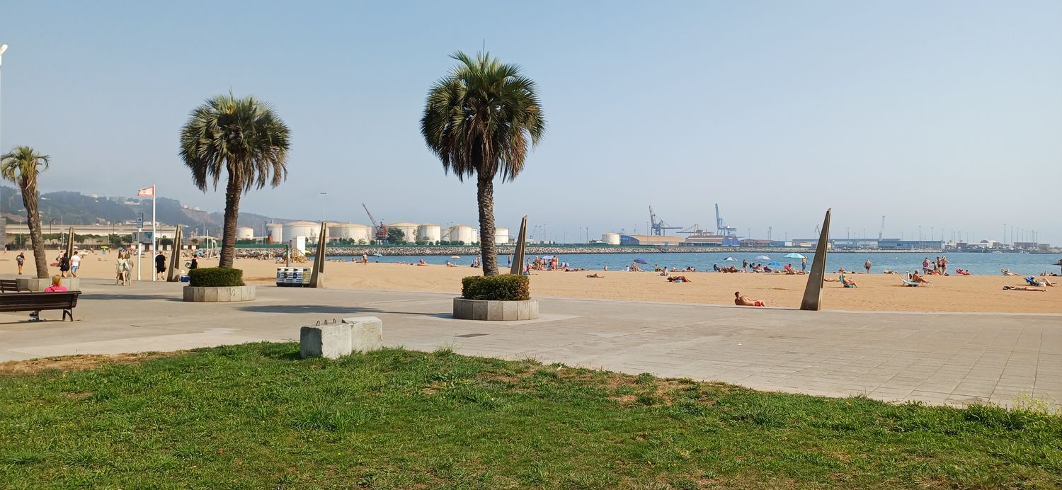 Vista exterior de Pis en venda en Gijón  amb Calefacció i Piscina