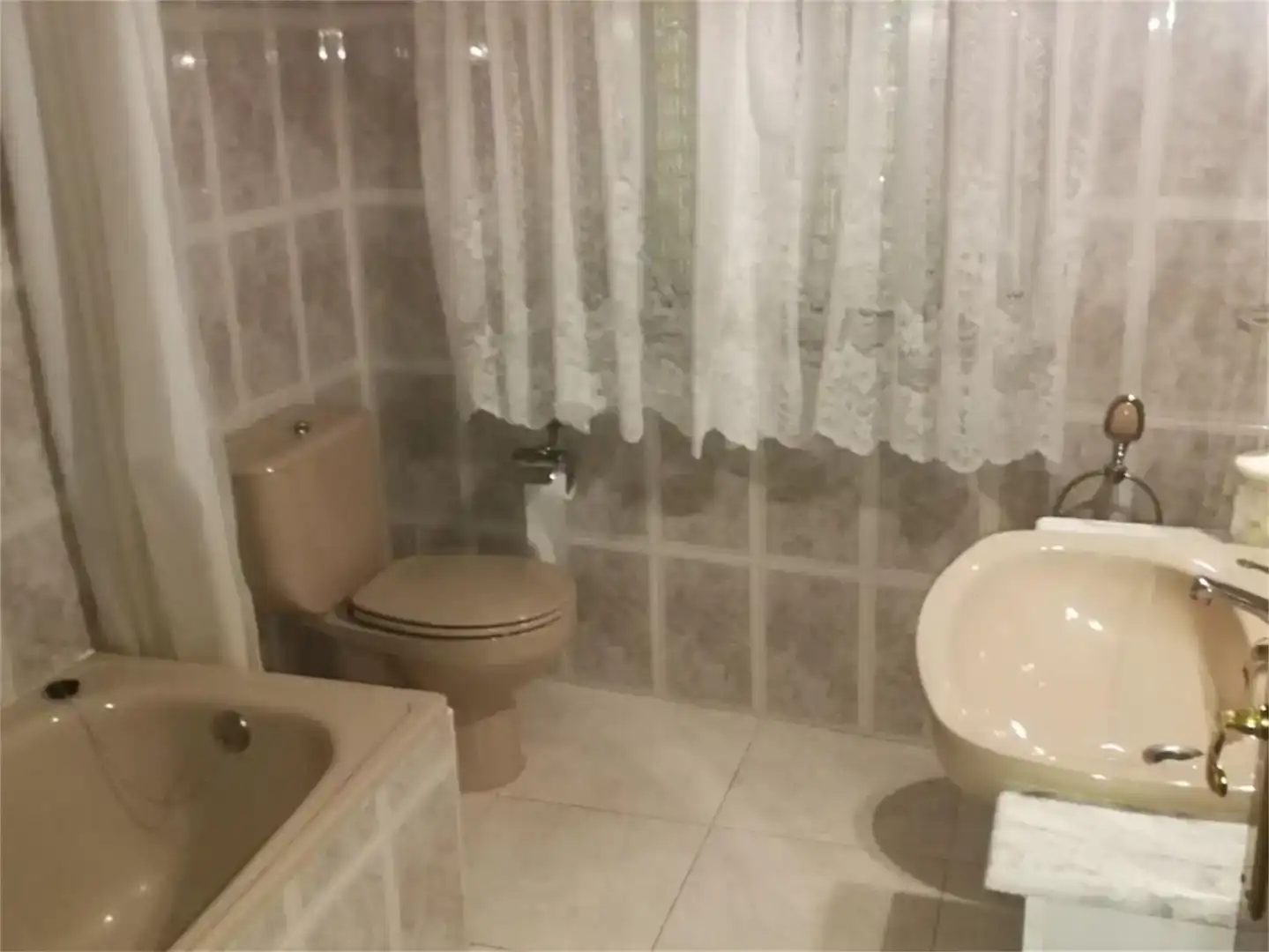 Baño de Casa adosada en venta en Fuenteguinaldo con Trastero y Amueblado