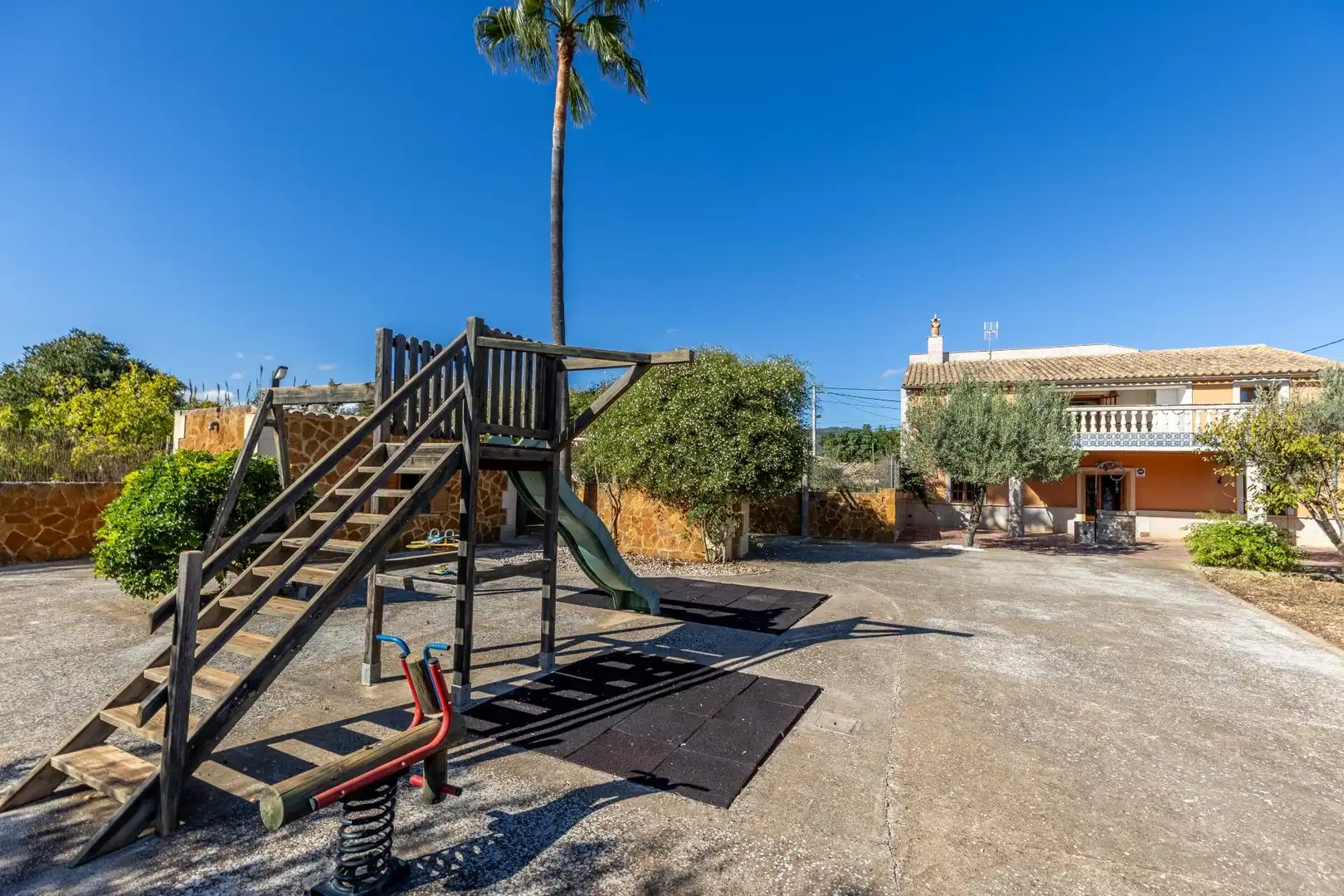Chalet con jardín en venta en POLIGONO 8, imagen 4