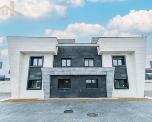 Vista exterior de Casa adosada en venda en Villaviciosa de Odón amb Aire condicionat, Calefacció i Jardí privat