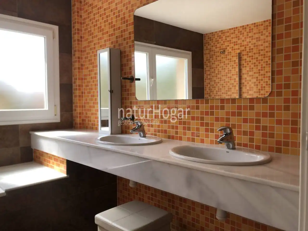 Baño de Casa o chalet de alquiler en Paterna con Aire acondicionado, Calefacción y Jardín privado