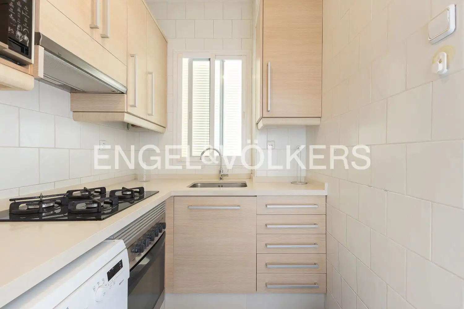 Kitchen of Flat for rent in Valencia  with Air Conditioner, Heating and Balcony